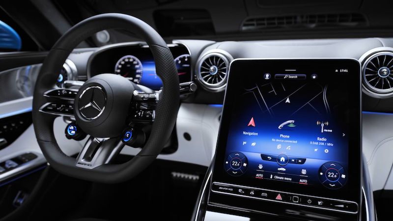 Mercedes ukazuje interiér nového SL, má obrazovku jako žádné jiné auto